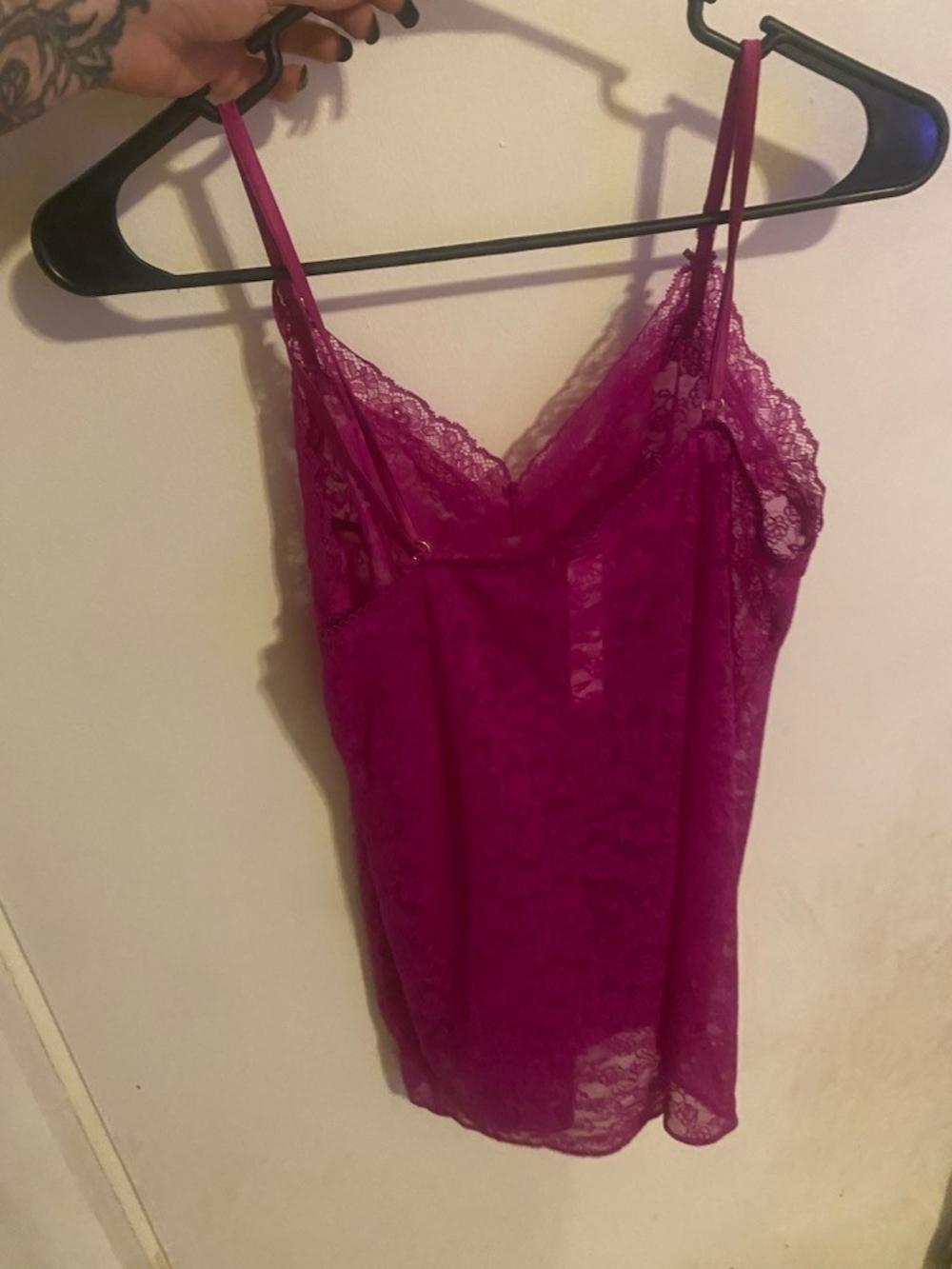 🌹Victoria's Secret Fuchsia Lace Camisole-Size Medium🌹